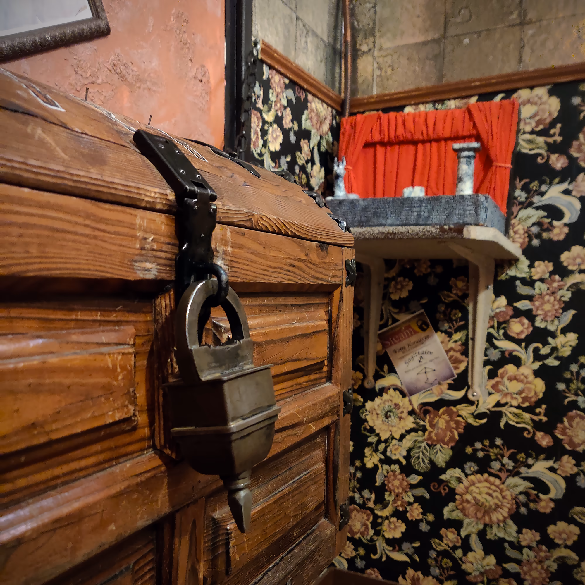 Décor de La Pierre Philosophale à Limoges - vue 2
